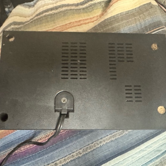 Portable AM/FM Radio - Picture 2 of 5